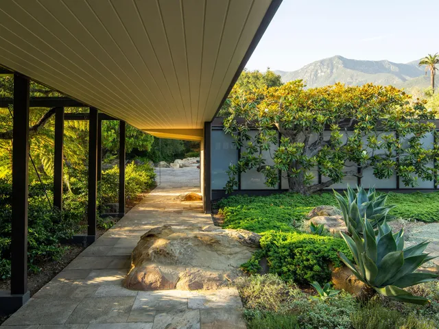 a view of an entryway