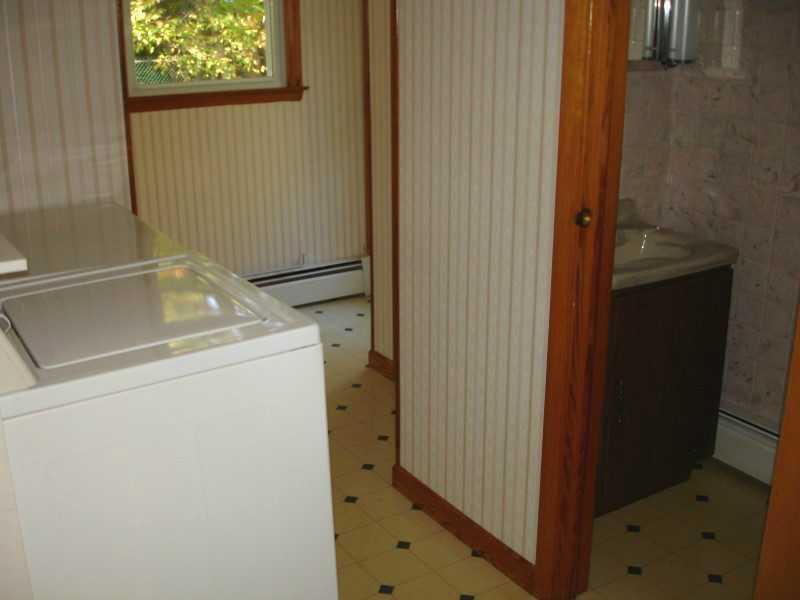 1295 Chase Road Bangor, ME 04401 - Photo 11 of 30 Bathroom.