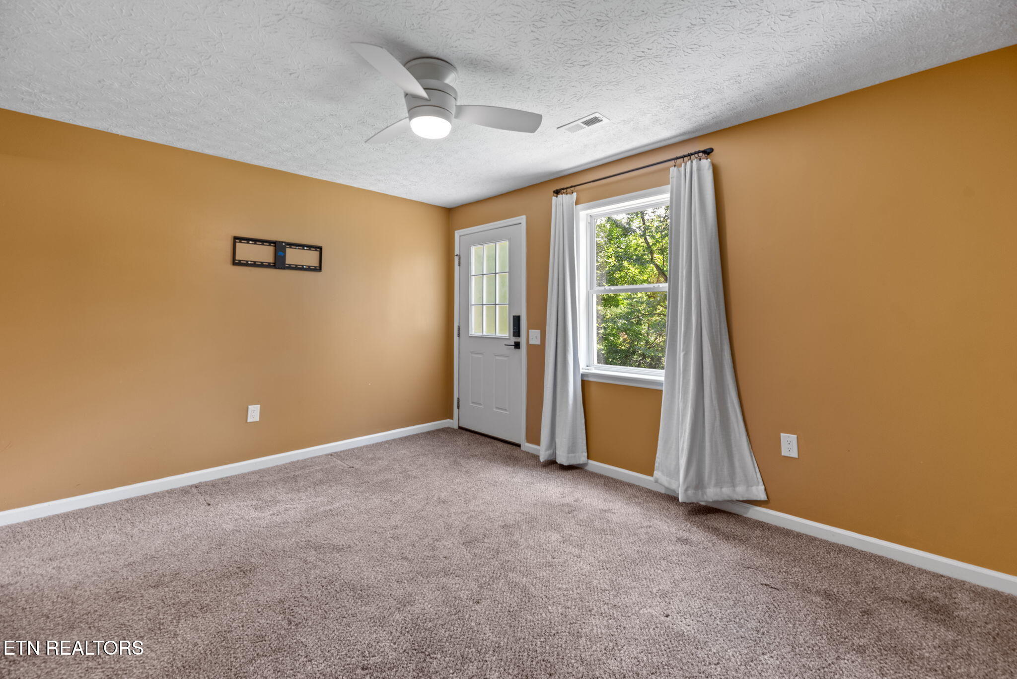 102 Bluff Road Kingston, TN 37763 - Photo 15 of 27 15-web-or-mls-Bluff102 (57)