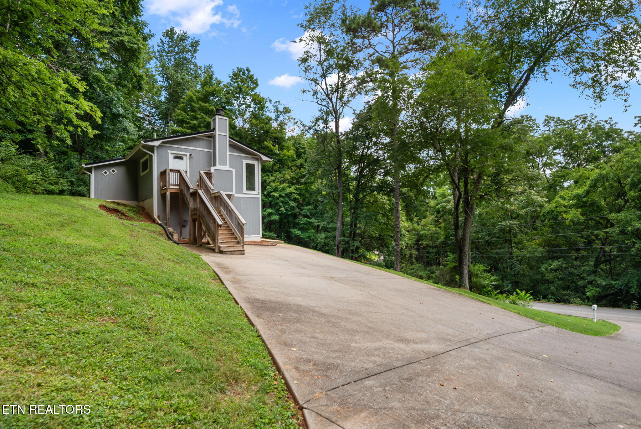 102 Bluff Road Kingston, TN 37763 - Photo 3 of 27 3-web-or-mls-Bluff102 (9)