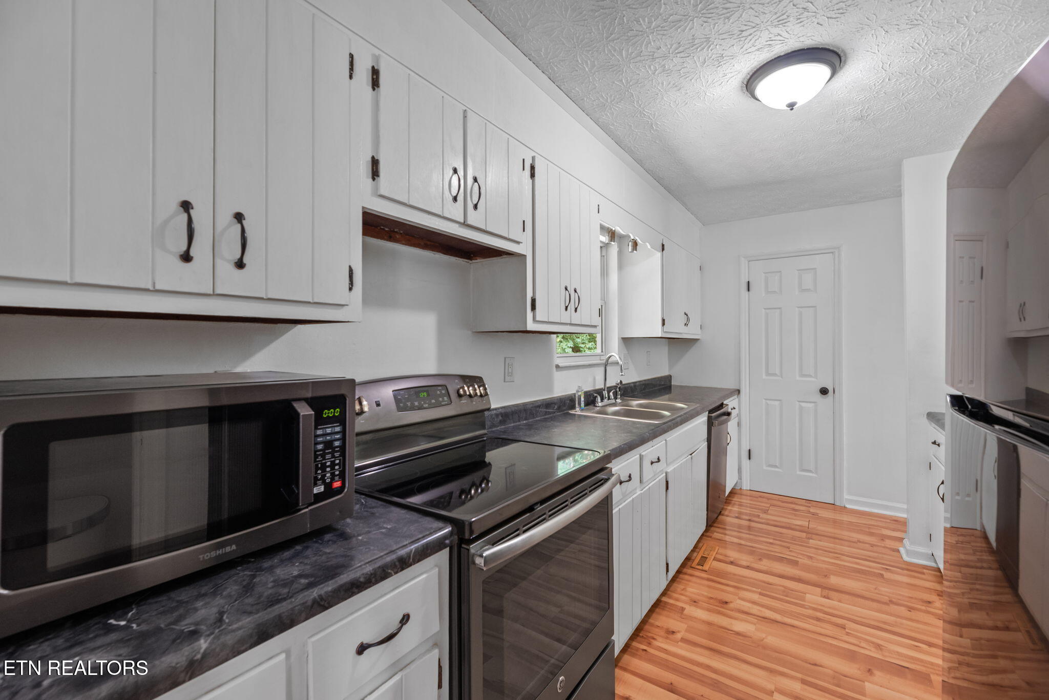 102 Bluff Road Kingston, TN 37763 - Photo 9 of 27 9-web-or-mls-Bluff102 (31)