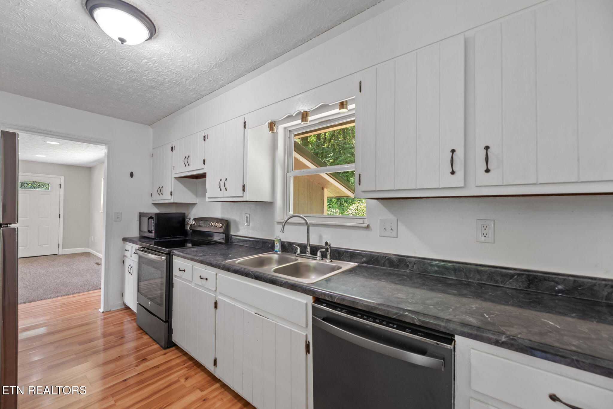 102 Bluff Road Kingston, TN 37763 - Photo 10 of 27 10-web-or-mls-Bluff102 (36)