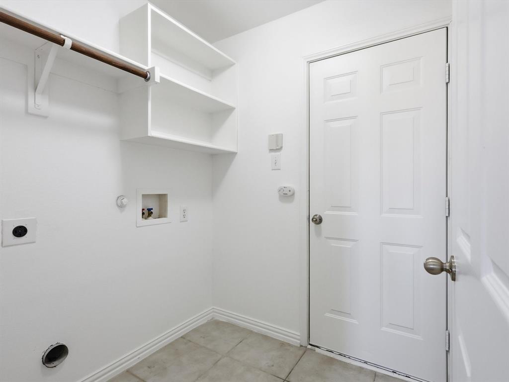 424 Shady Shore Lane Crowley, TX 76036 - Photo 33 of 40 a view of bathroom