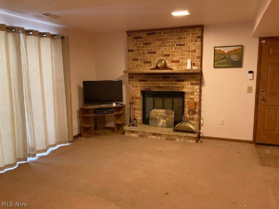 4014 Templeton Road Northwest Warren, OH 44481 - Photo 5 of 23 Family Room