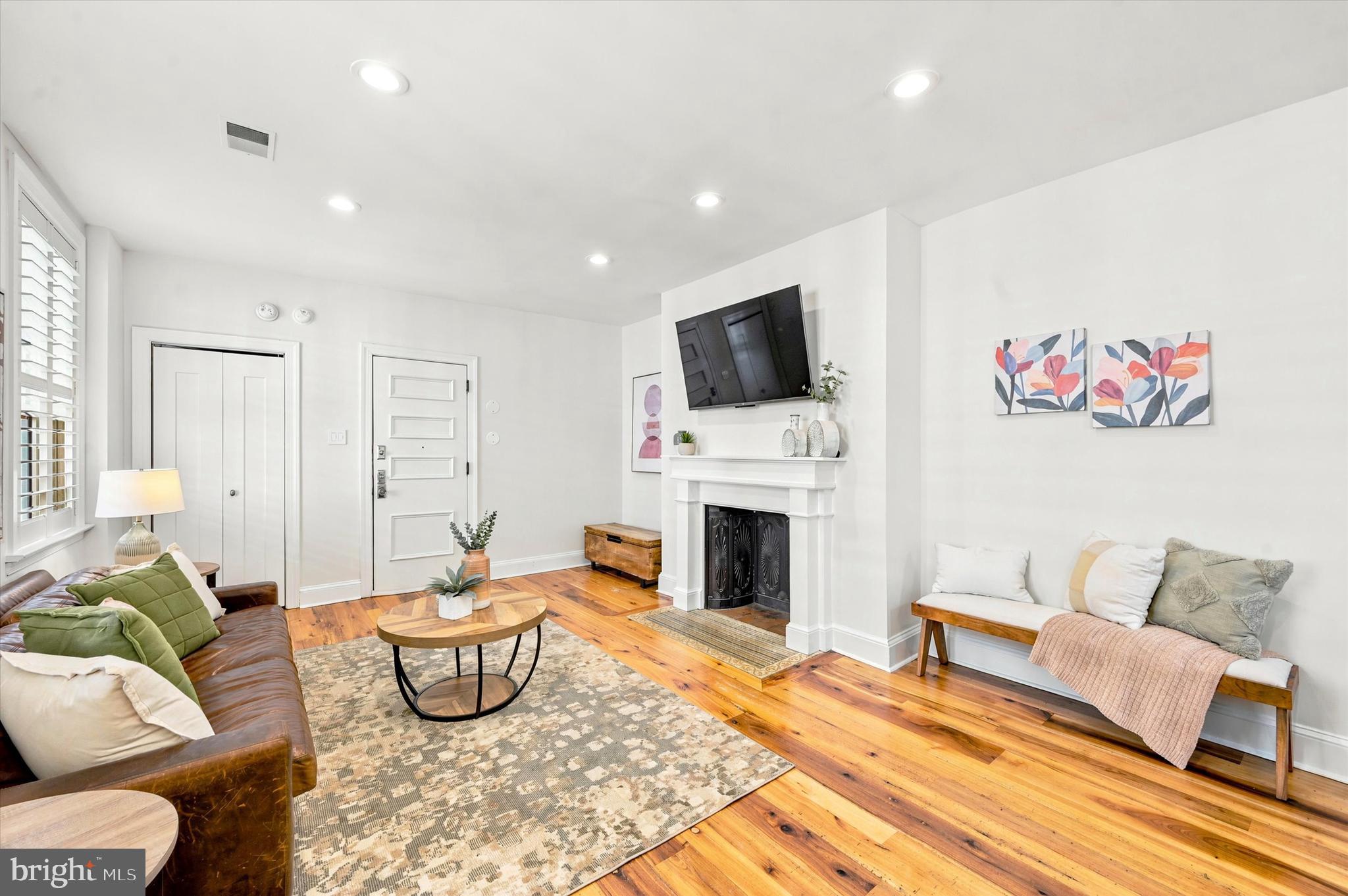 328 Spruce Street, Unit 5 Philadelphia, PA 19106 - Photo 3 of 26