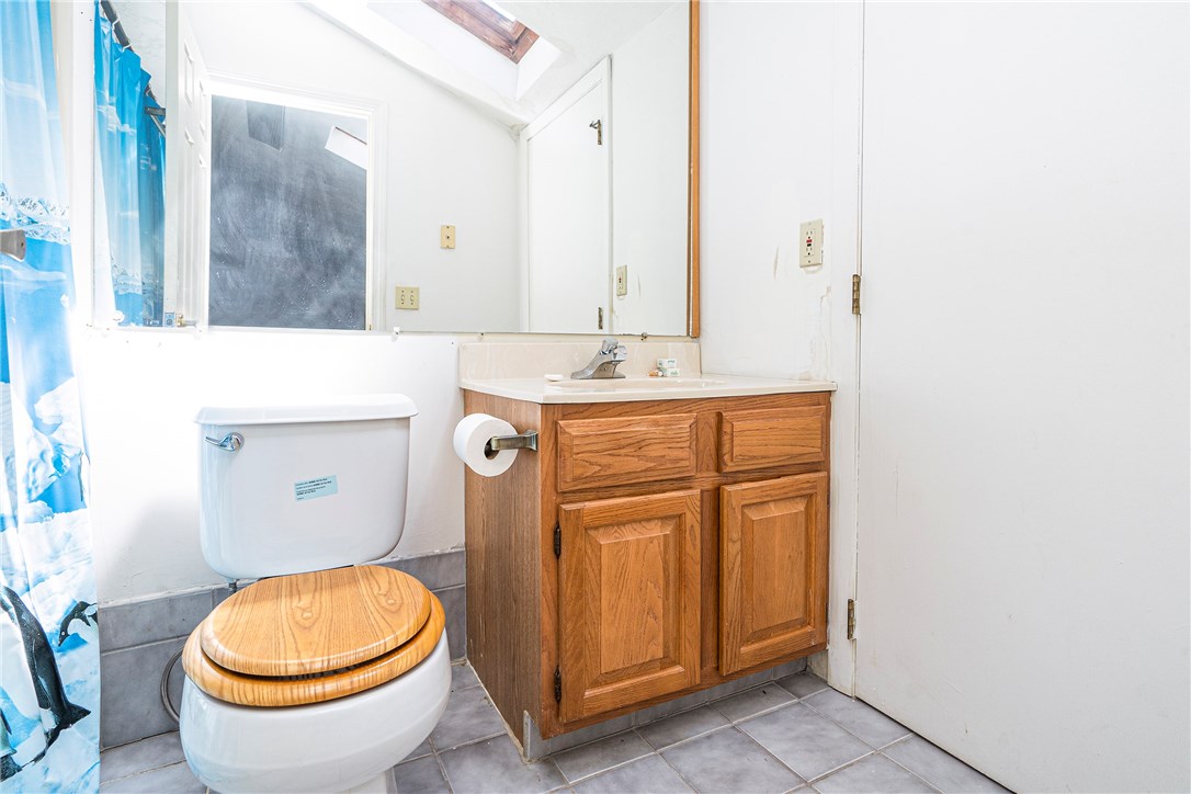 1006 Post Road Warwick, RI 02888 - Photo 17 of 20 bathroom