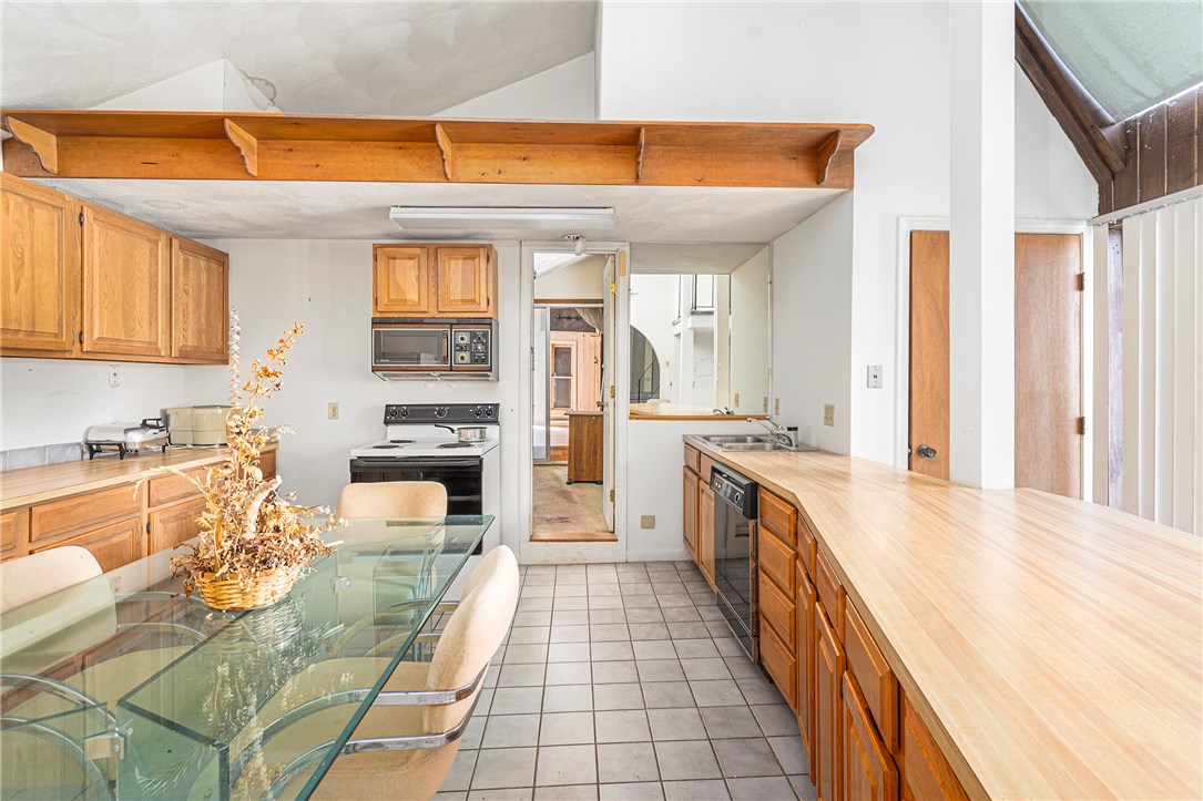 1006 Post Road Warwick, RI 02888 - Photo 6 of 20 Kitchen