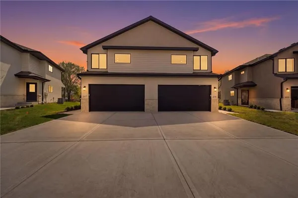$750,000 | 223-225 Northwest Orchard Drive, Lee's Summit, MO 64063