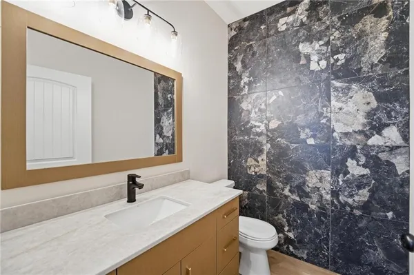 $750,000 | 223-225 Northwest Orchard Drive, Lee's Summit, MO 64063