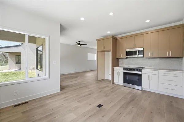 $750,000 | 223-225 Northwest Orchard Drive, Lee's Summit, MO 64063