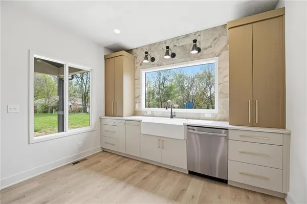 $750,000 | 223-225 Northwest Orchard Drive, Lee's Summit, MO 64063