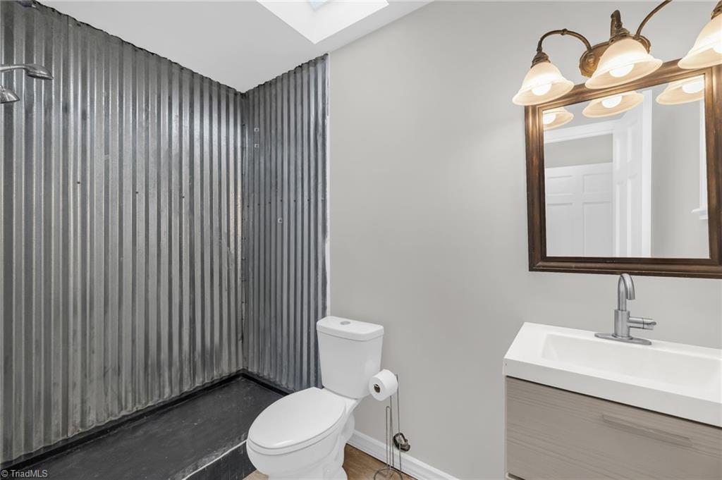 210 College Road, Unit 601 Greensboro, NC 27410 - Photo 16 of 29 Main Floor Bath