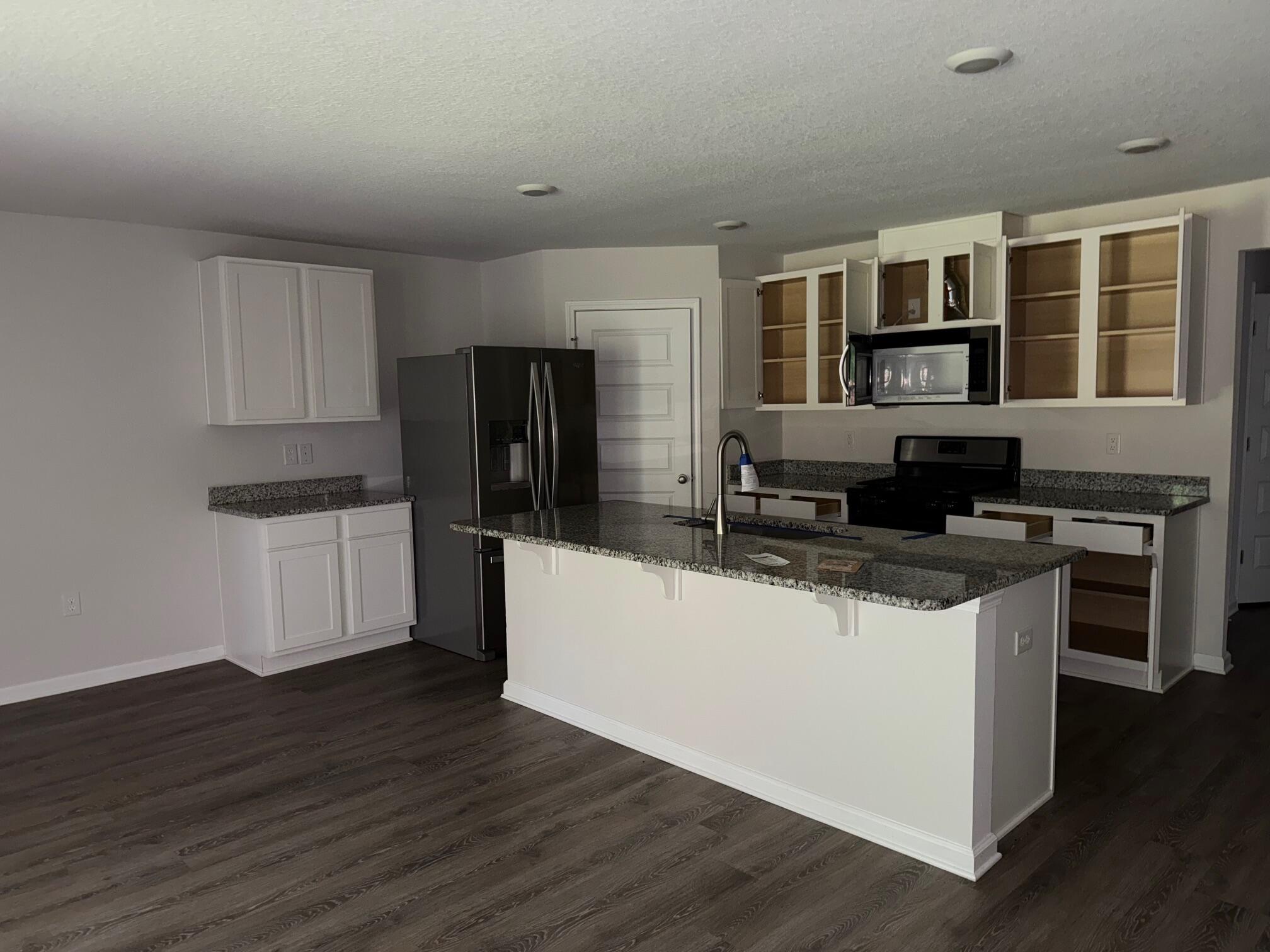2825 Patriots Rdg Drive Crestview, FL 32539 - Photo 2 of 10 Kitchen2_2825 Patriot Ridge
