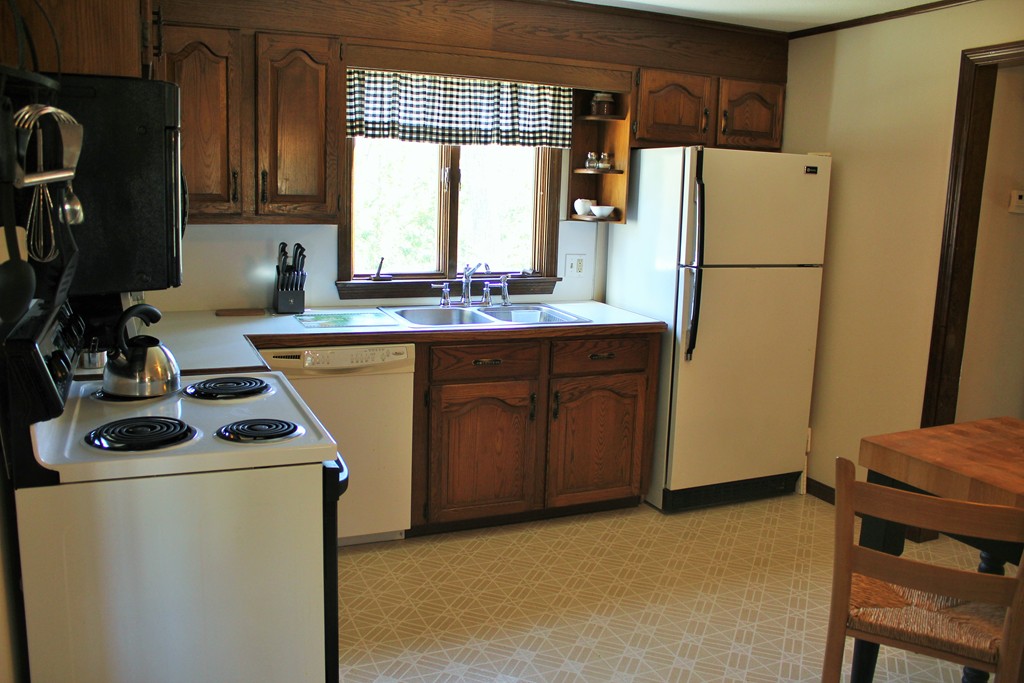 97 Laurel Road Wilbraham, MA 01095 - Photo 11 of 30 Gallery Image 11