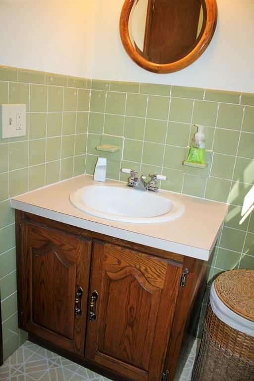 97 Laurel Road Wilbraham, MA 01095 - Photo 12 of 30 Gallery Image 12