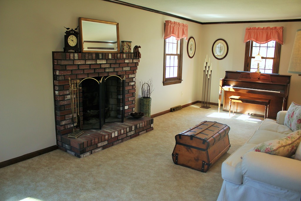 97 Laurel Road Wilbraham, MA 01095 - Photo 5 of 30 Gallery Image 5