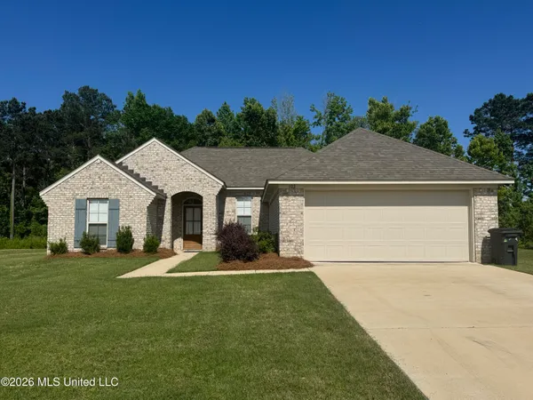 $2,400 | 102 Rotherfield Place, Canton, MS 39046