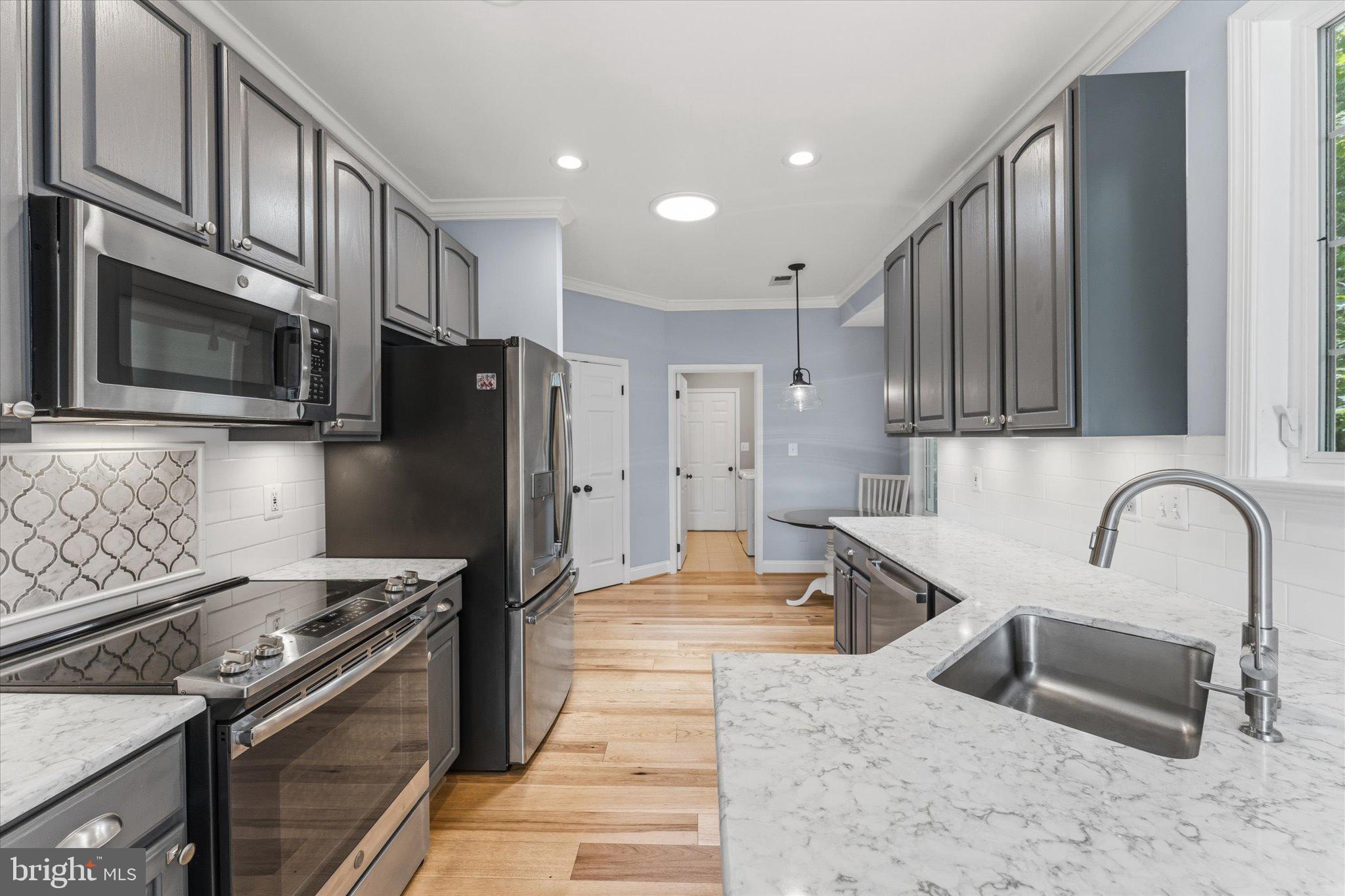 6817 Derby Run Way Gainesville, VA 20155 - Photo 10 of 35 kitchen