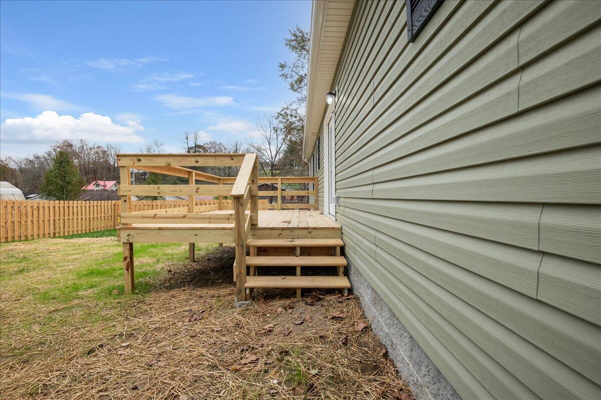 207 Mitchell Street Corbin, KY 40701 - Photo 32 of 38 39-Deck