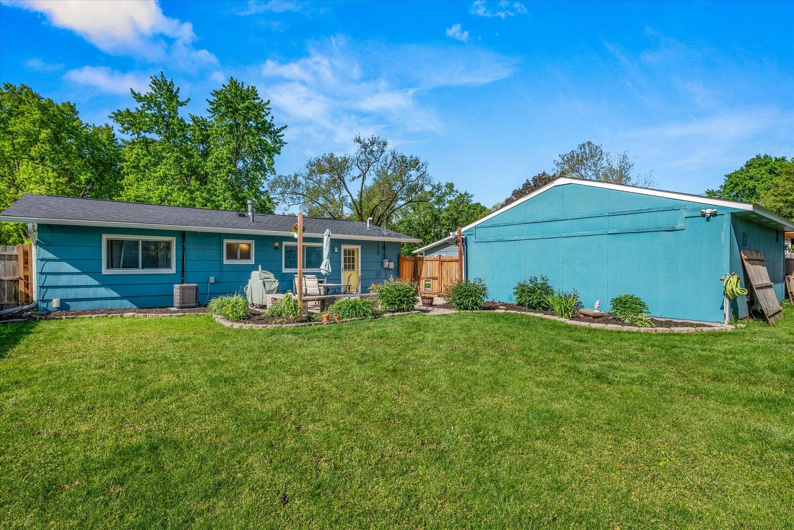 14 Hampton Road Montgomery, IL 60538 - Photo 24 of 27 a view of a house with backyard and porch