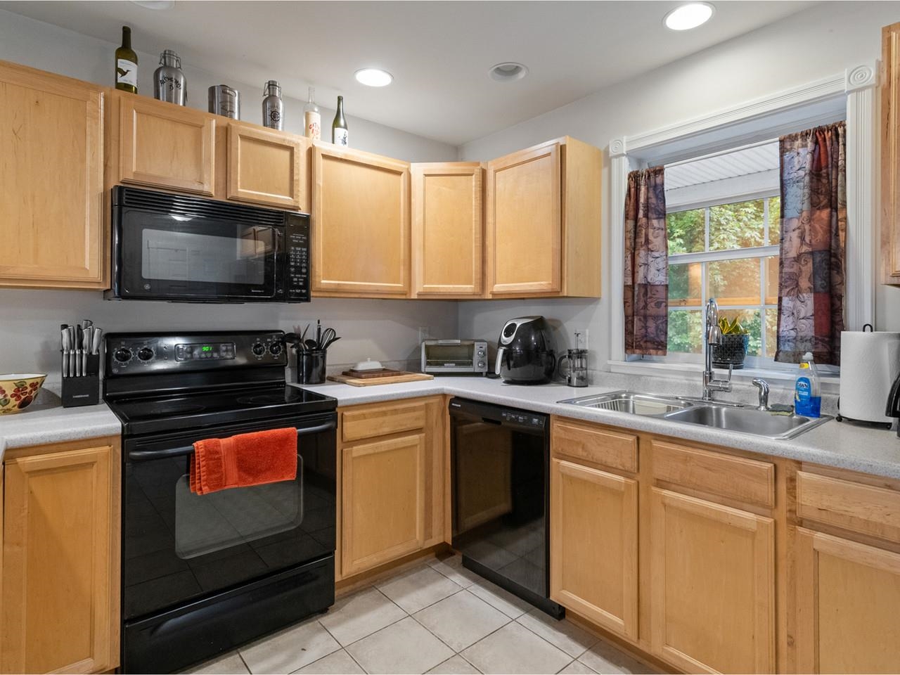 11 Leclair Street Winooski, VT 05404 - Photo 5 of 19