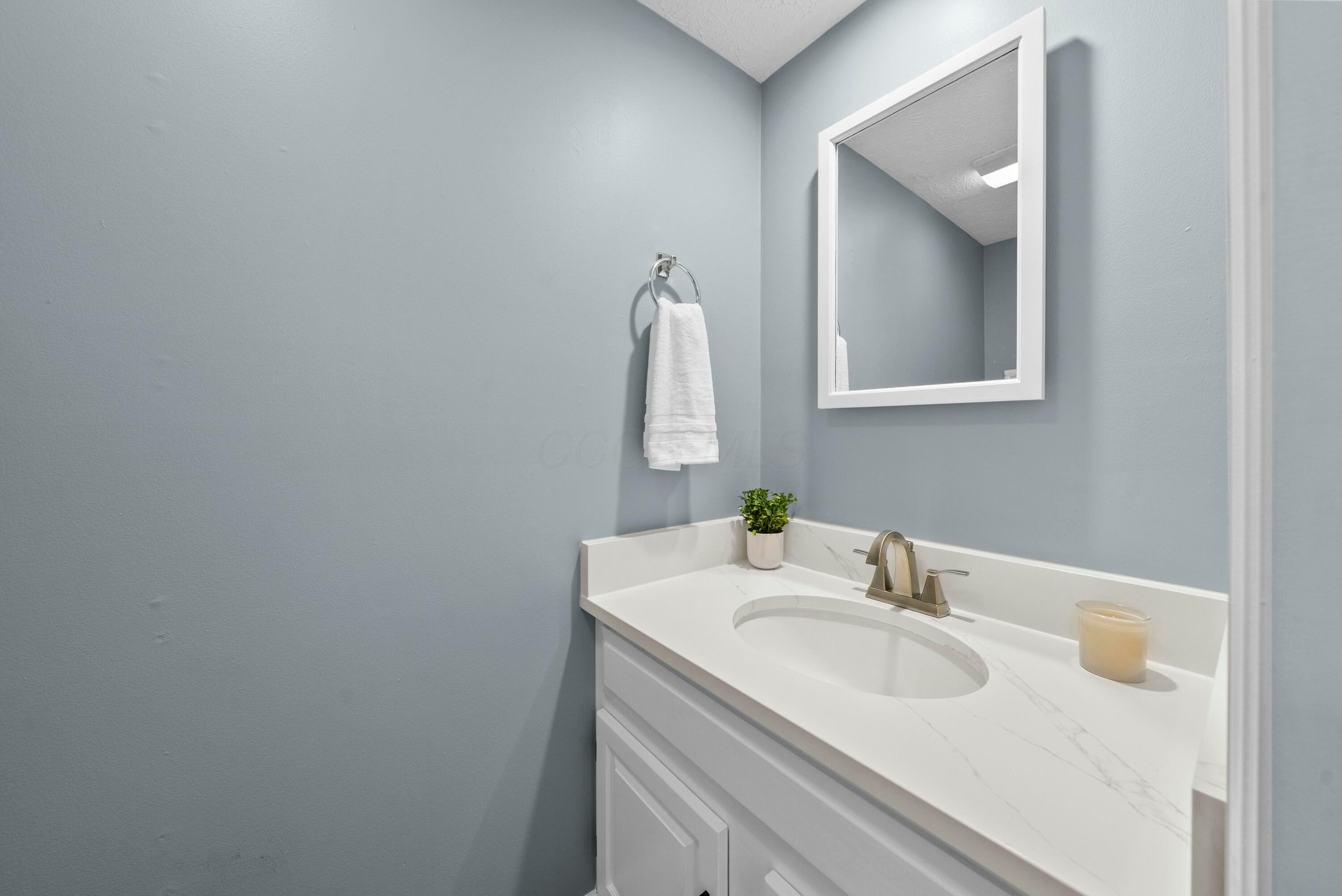 6908 Avery Road Dublin, OH 43017 - Photo 14 of 34 Half Bath (1st Floor)