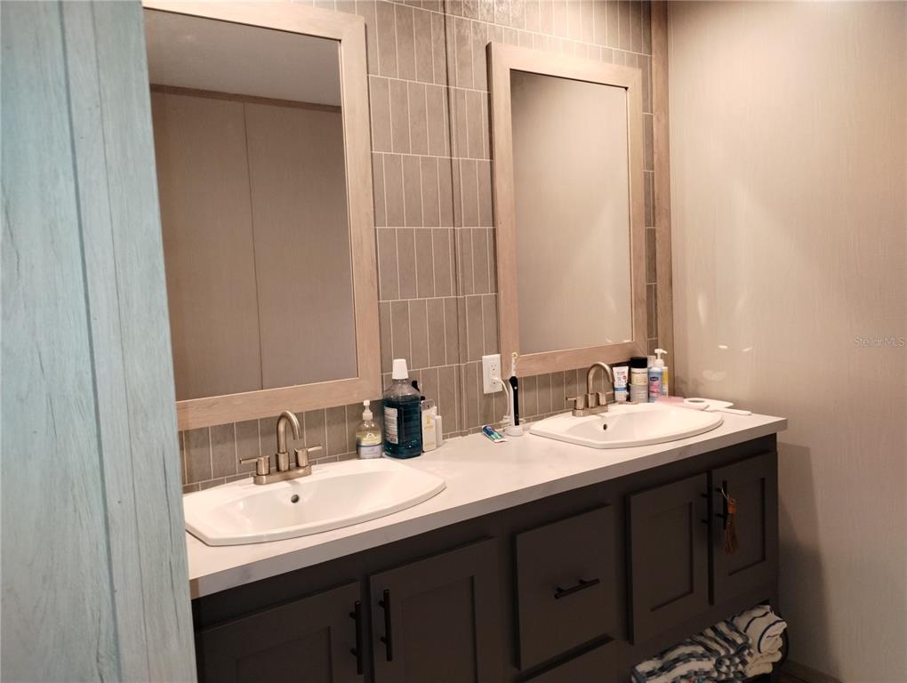 1826 Southeast 44th Place Bushnell, FL 33513 - Photo 18 of 29 a bathroom with double sink and a mirror