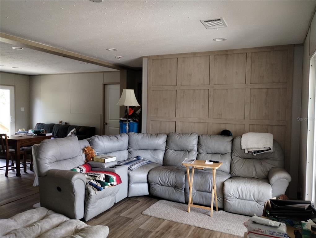 1826 Southeast 44th Place Bushnell, FL 33513 - Photo 26 of 29 a living room with furniture