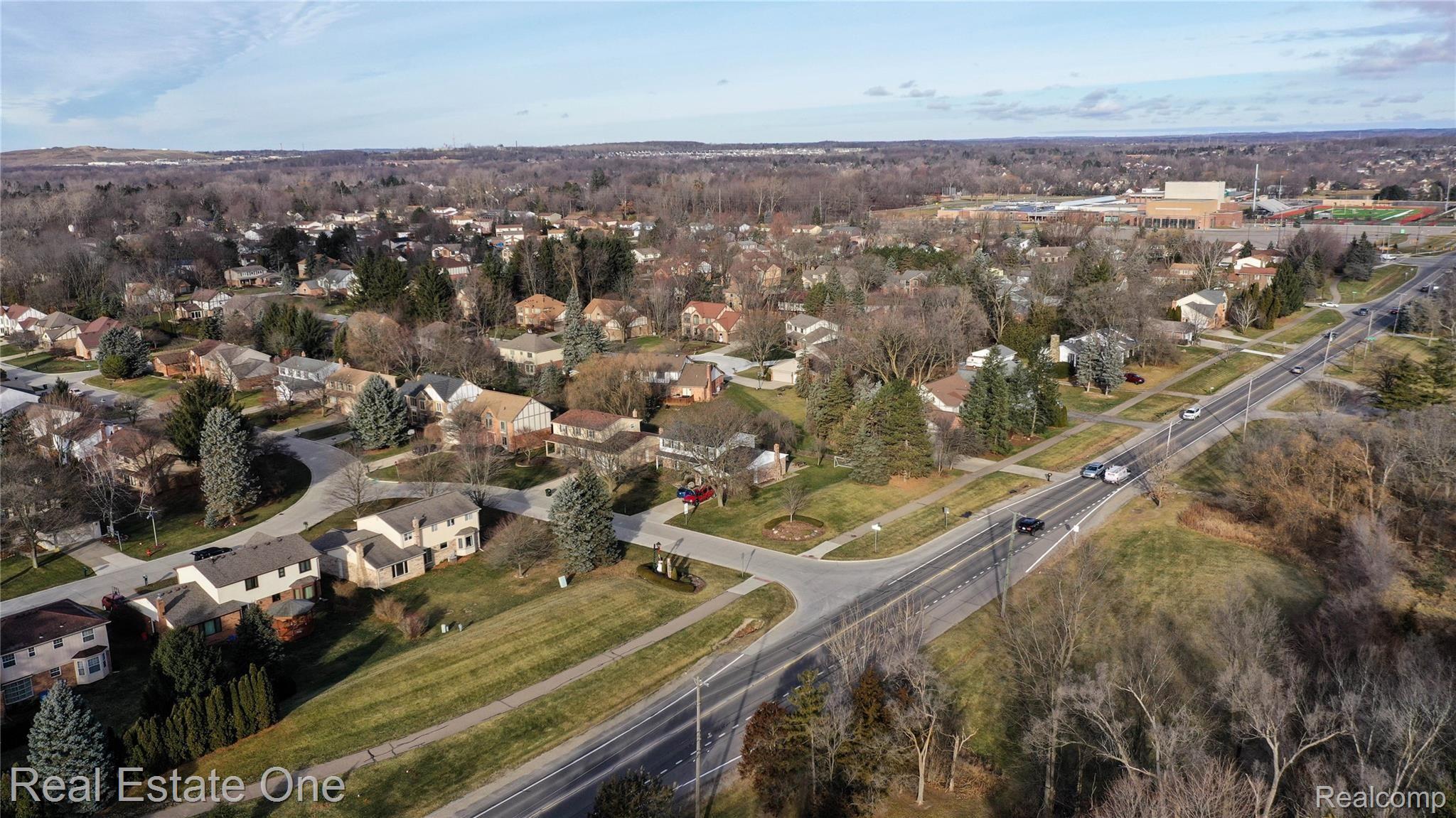 3070 Baypoint Drive Rochester, MI 48309 - Photo 4 of 34 DJI_0376.jpg