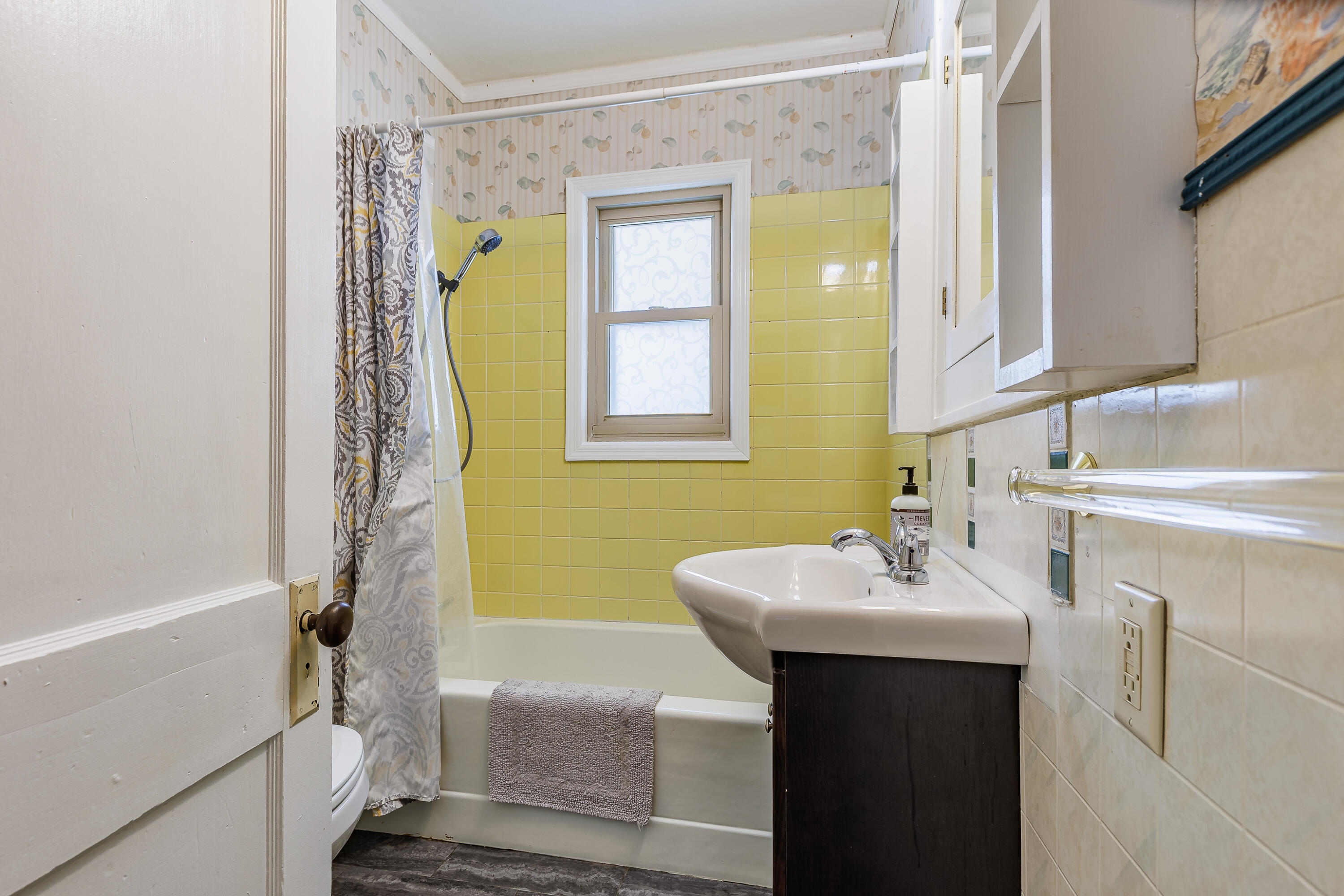 2830 Harvey Street La Crosse, WI 54603 - Photo 13 of 27 Bathroom