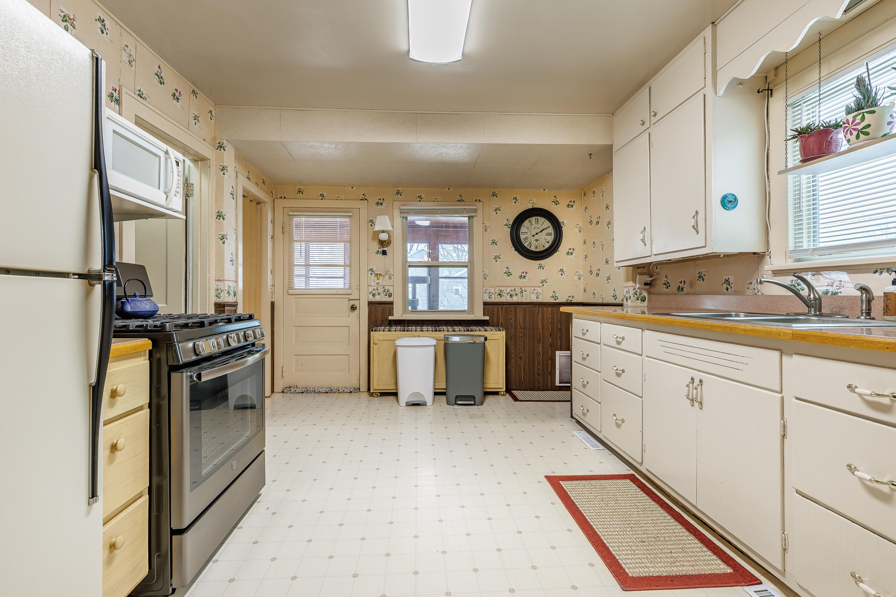 2830 Harvey Street La Crosse, WI 54603 - Photo 7 of 27 Kitchen