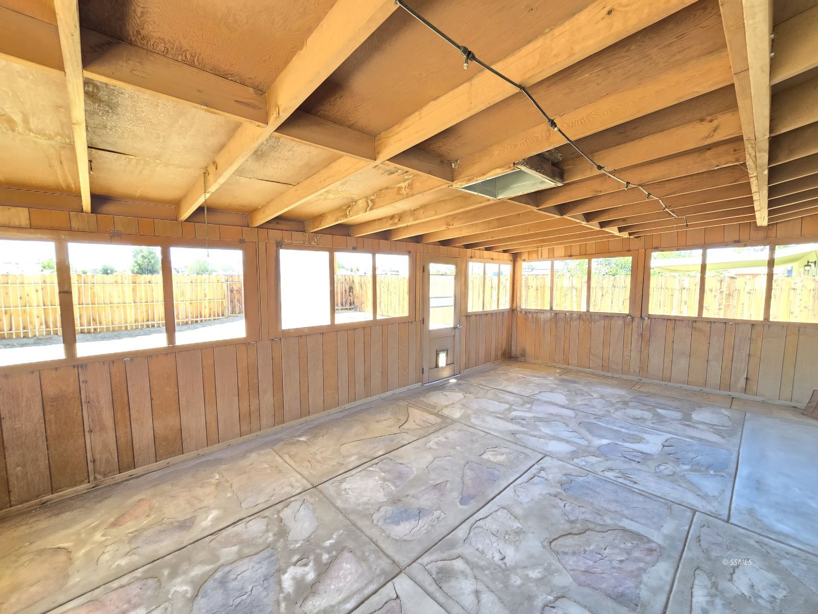 321 Lenore Street Ridgecrest, CA 93555 - Photo 17 of 20 a view of an empty room with a window