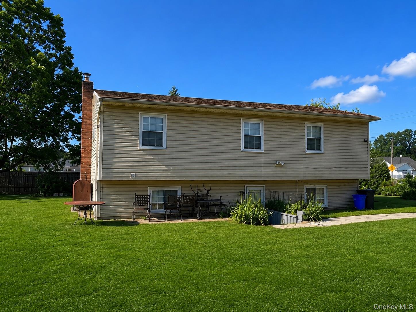27 Pine Road Amityville, NY 11701 - Photo 14 of 15