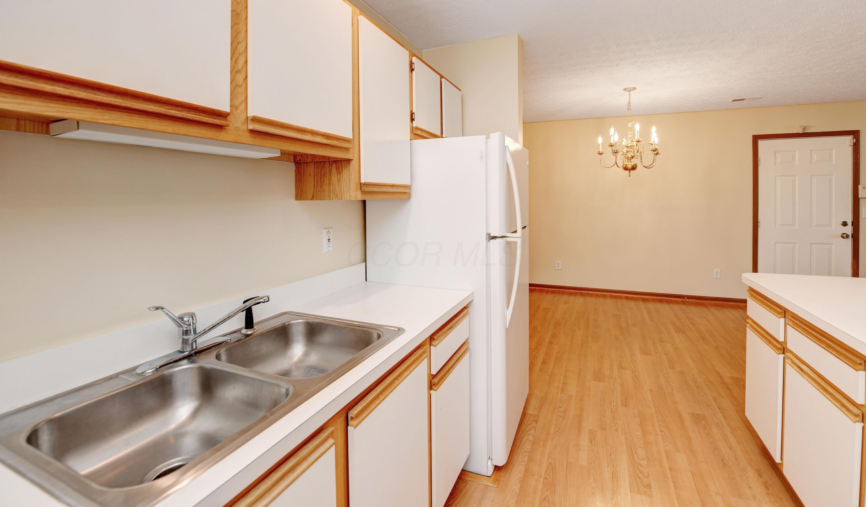 279 Goose Pond Road, Unit D Newark, OH 43055 - Photo 10 of 32 Kitchen (2)