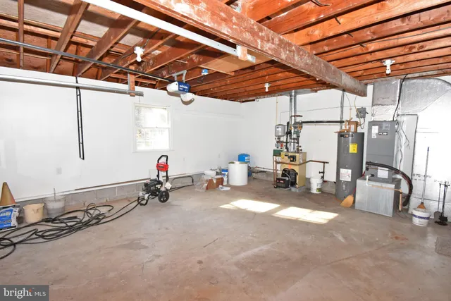 a view of empty room with wooden floor and ceiling fan