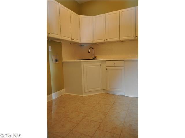 2500 Lakes Edge High Point High Point, NC 27265 - Photo 10 of 16 Laundry Room.