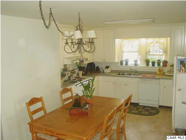 505 Campbell Road Keswick, VA 22947 - Photo 6 of 7 a dining room with wooden floor