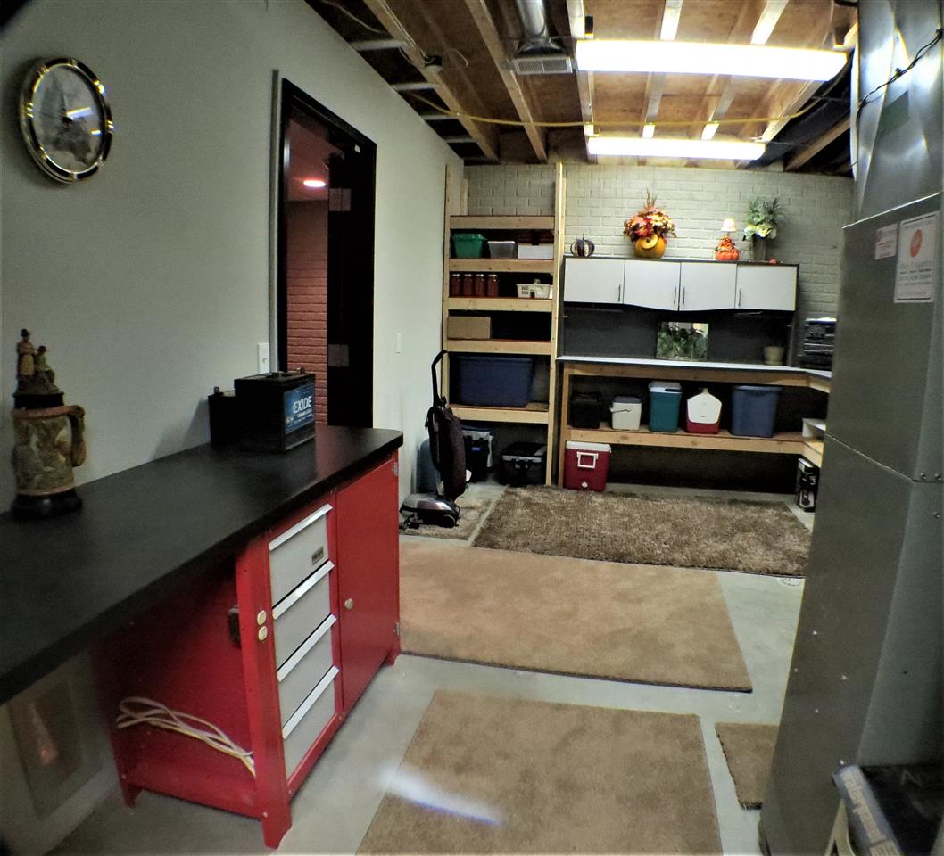 1420 South Morrish Road Flint, MI 48532 - Photo 16 of 32 Work Bench - Storage
