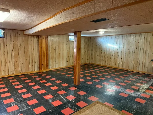 $215,000 | 627 Southview Drive, Marshall, MN 56258