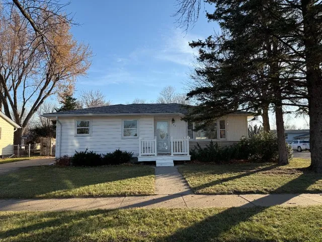$215,000 | 627 Southview Drive, Marshall, MN 56258
