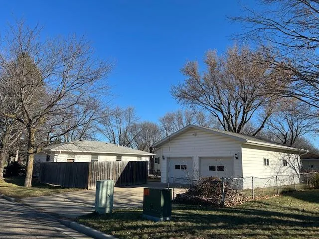 $215,000 | 627 Southview Drive, Marshall, MN 56258