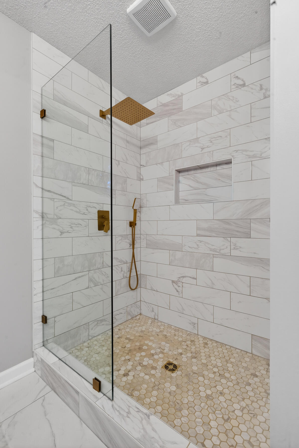 28 Santee Lakes Court Elloree, SC 29047 - Photo 39 of 68 Primary shower