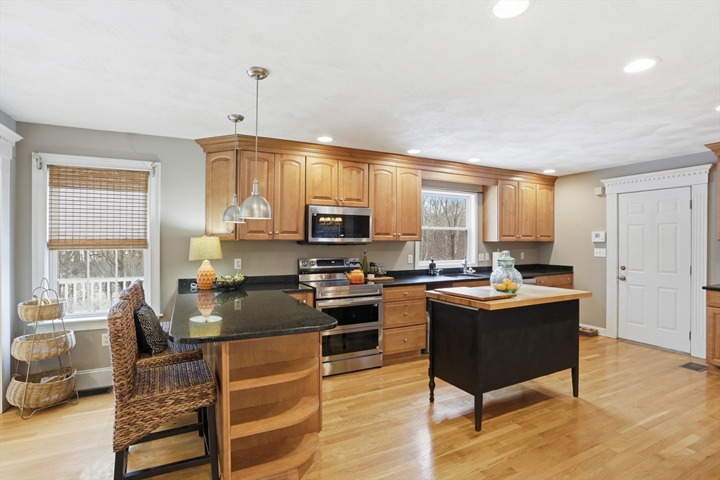 5 Chapel Way Stoneham, MA 02180 - Photo 8 of 30