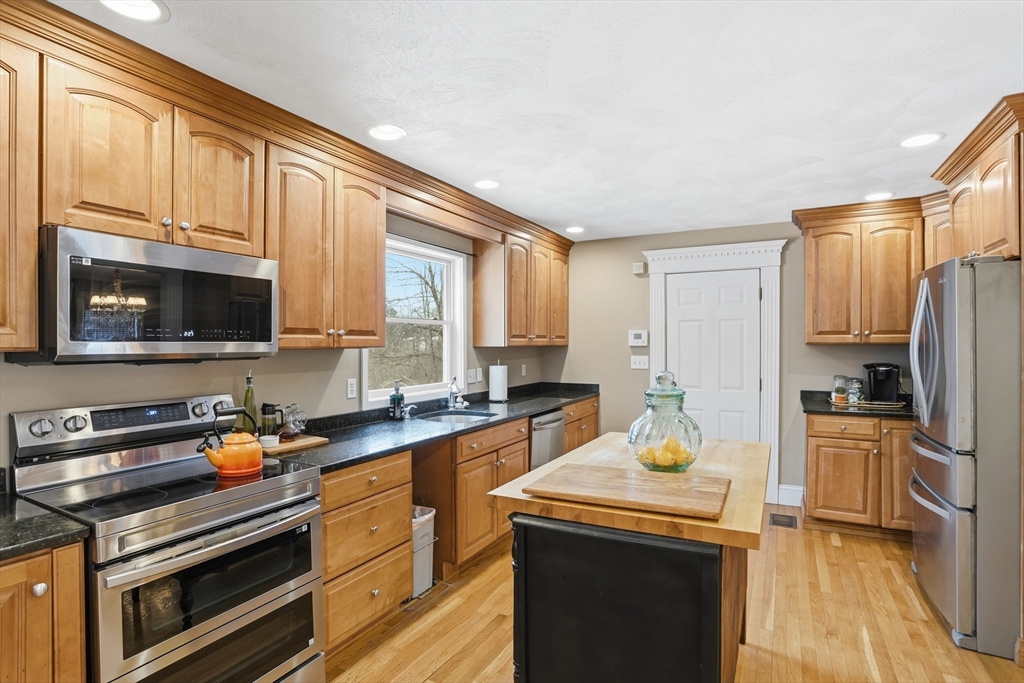 5 Chapel Way Stoneham, MA 02180 - Photo 9 of 30