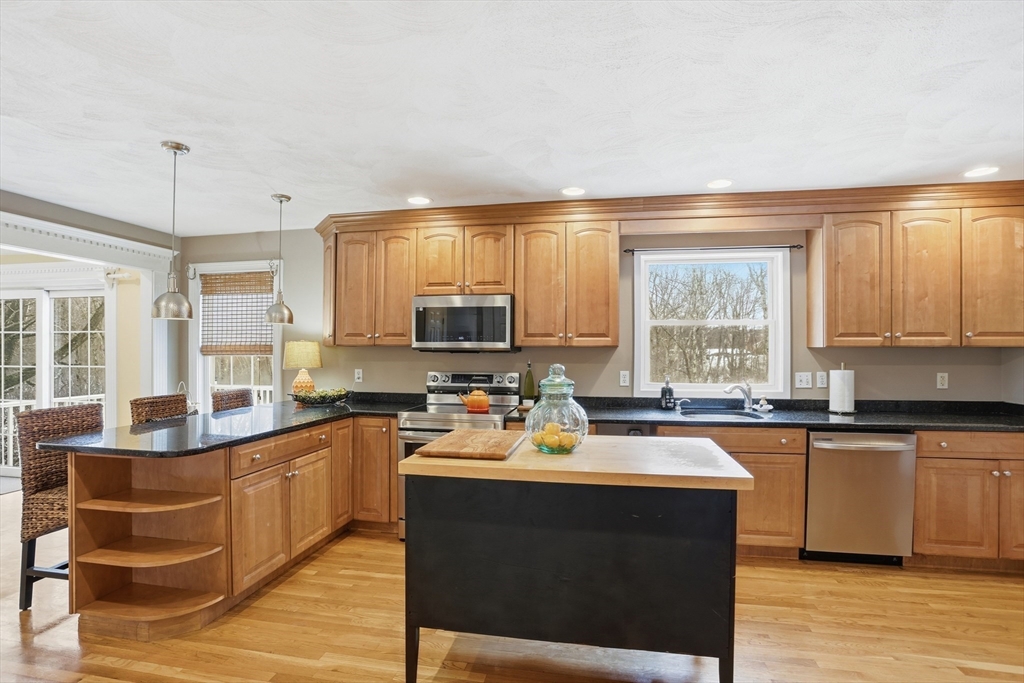 5 Chapel Way Stoneham, MA 02180 - Photo 10 of 30