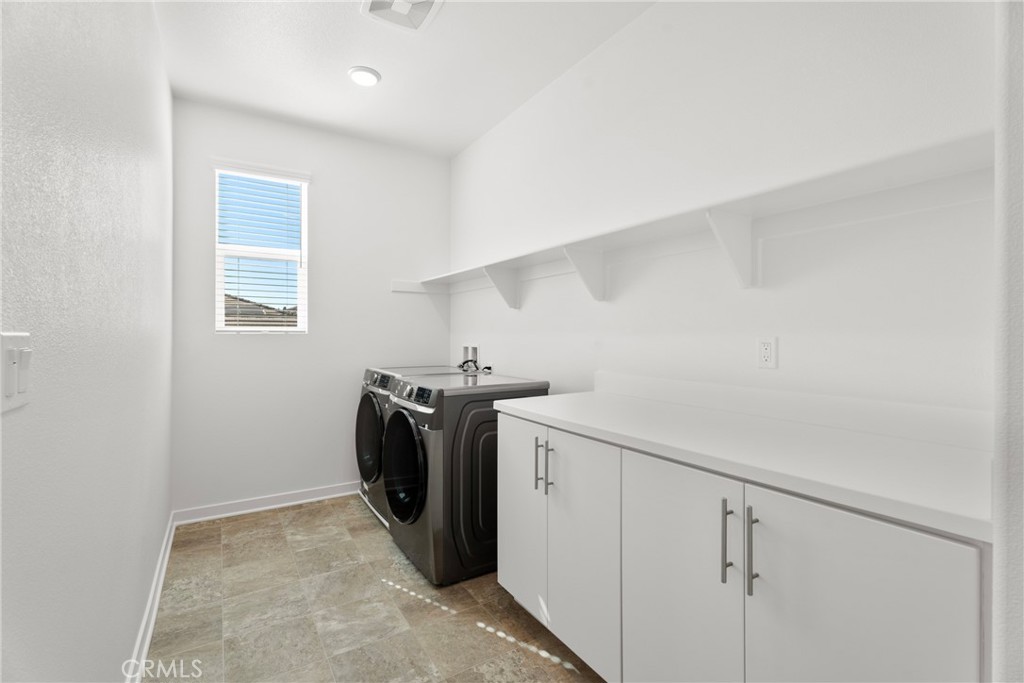 18121 Outlook Way Saugus, CA 91350 - Photo 20 of 59 a utility room with dryer and washer