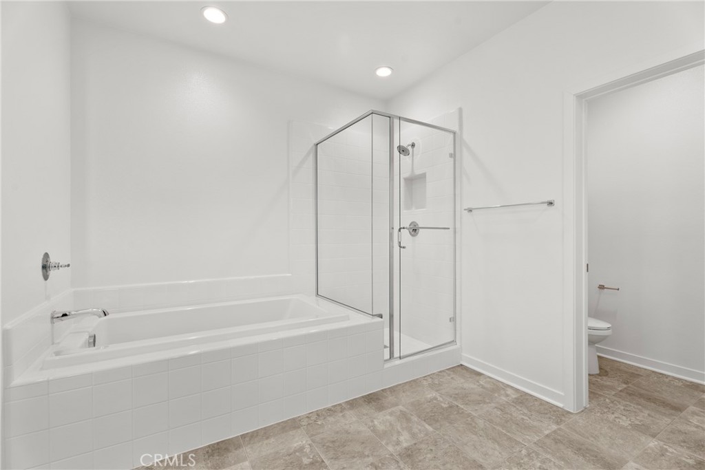 18121 Outlook Way Saugus, CA 91350 - Photo 33 of 59 a spacious bathroom with a bathtub and a shower