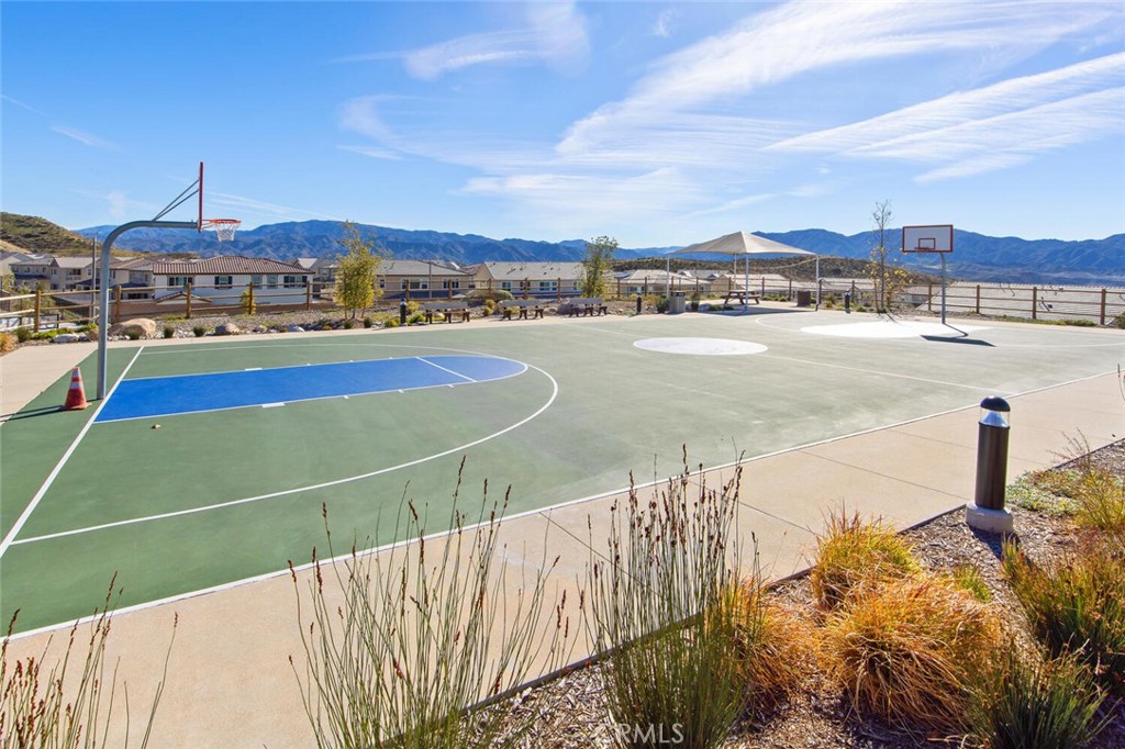 18121 Outlook Way Saugus, CA 91350 - Photo 51 of 59