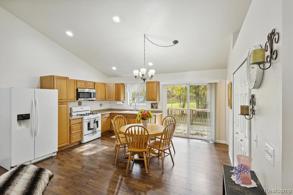136 Meadow Lane Howell, MI 48855 - Photo 8 of 21