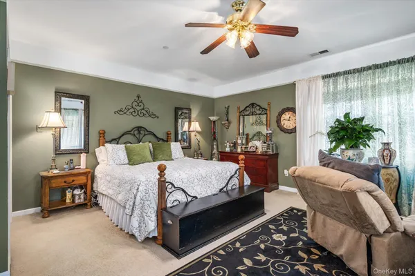 $599,999 | 137 Francesca Way, Amityville, NY 11701